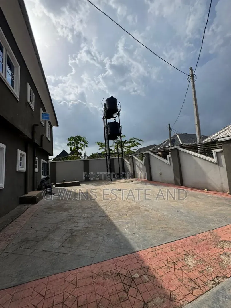 3bdrm Block of Flats in Evwodia Airport Road for rent in Benin City
