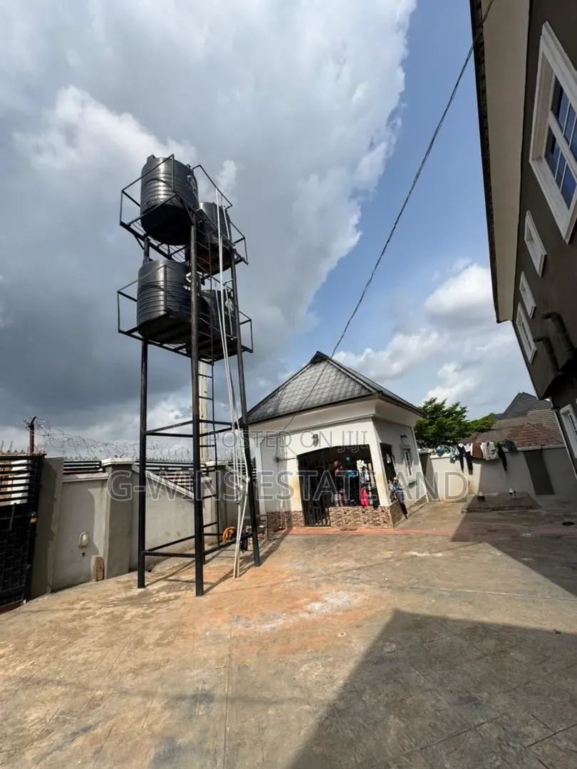 3bdrm Block of Flats in Evwodia Airport Road for rent in Benin City