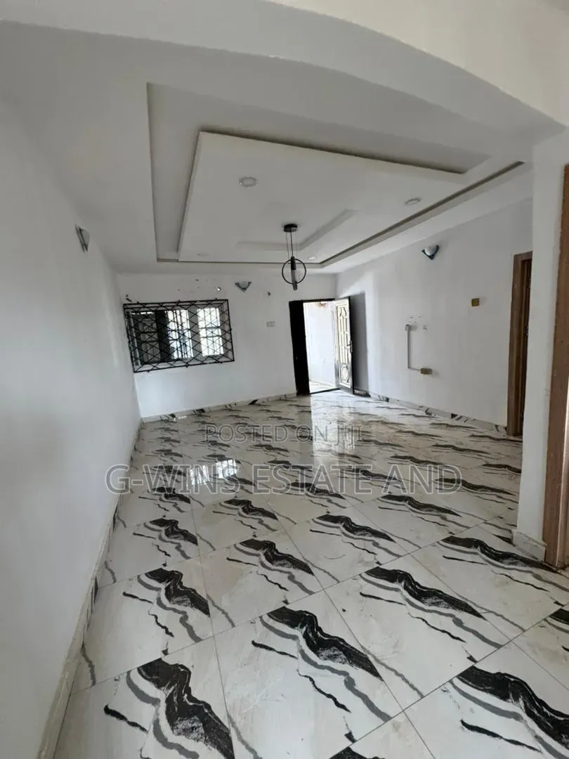 3bdrm Block of Flats in Evwodia Airport Road for rent in Benin City