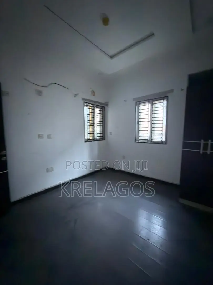 Mini Flat in Chevron for rent in Chevron