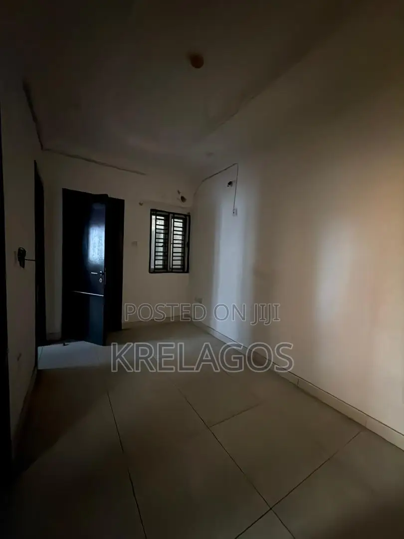 Mini Flat in Chevron for rent in Chevron