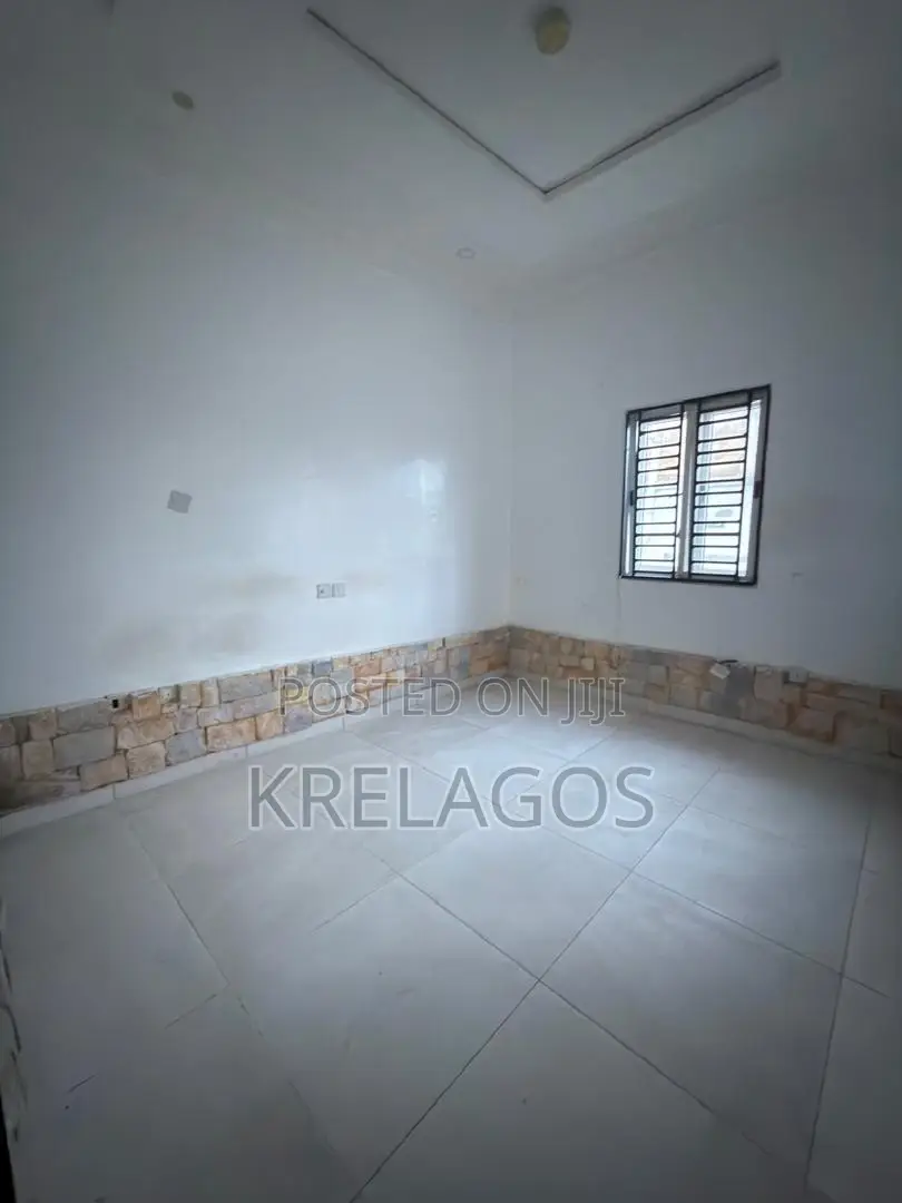 Mini Flat in Chevron for rent in Chevron