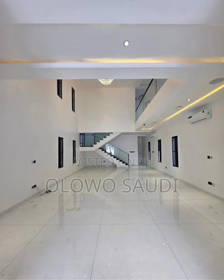5bdrm Duplex in Lekki for sale in Lekki Phase 1
