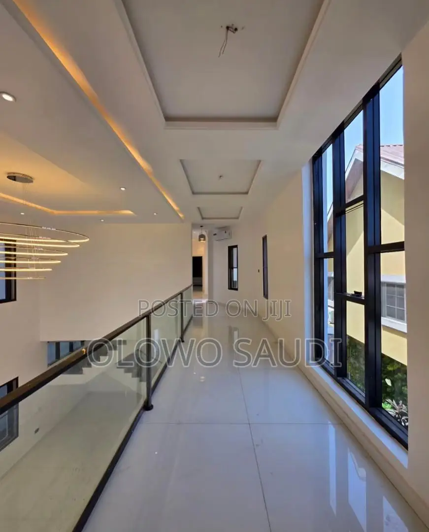 5bdrm Duplex in Lekki for sale in Lekki Phase 1