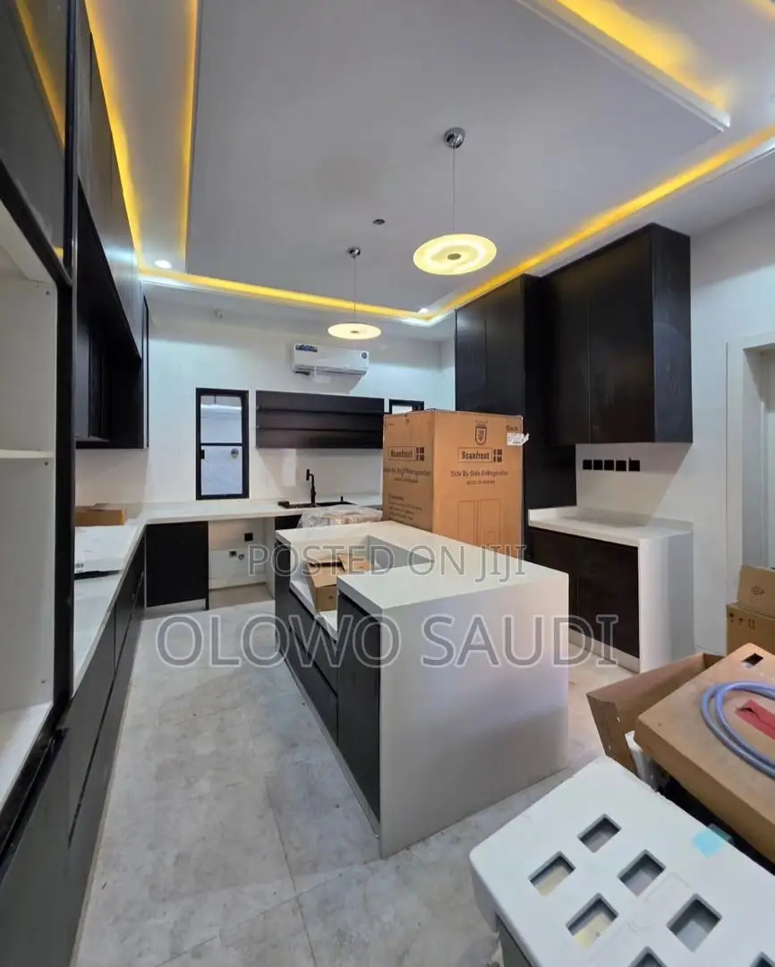 5bdrm Duplex in Lekki for sale in Lekki Phase 1