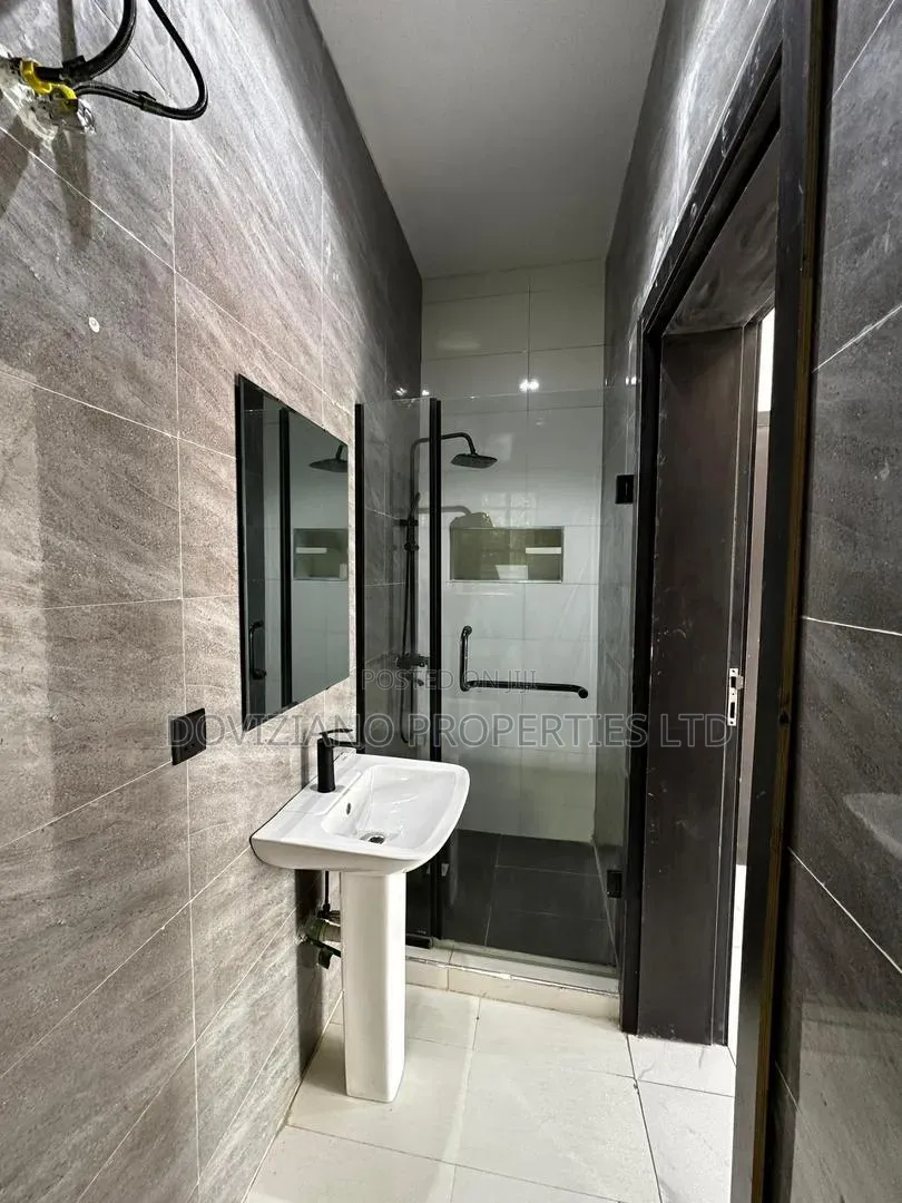 3bdrm Apartment in Lekki Phase 1 for rent in Lekki Phase 1