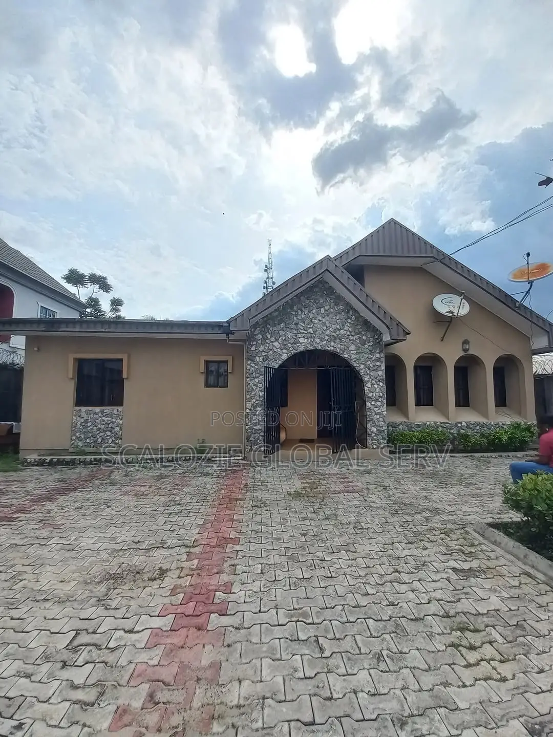 3bdrm Bungalow in Off Lng Road By, Port-Harcourt for sale in Port-Harcourt