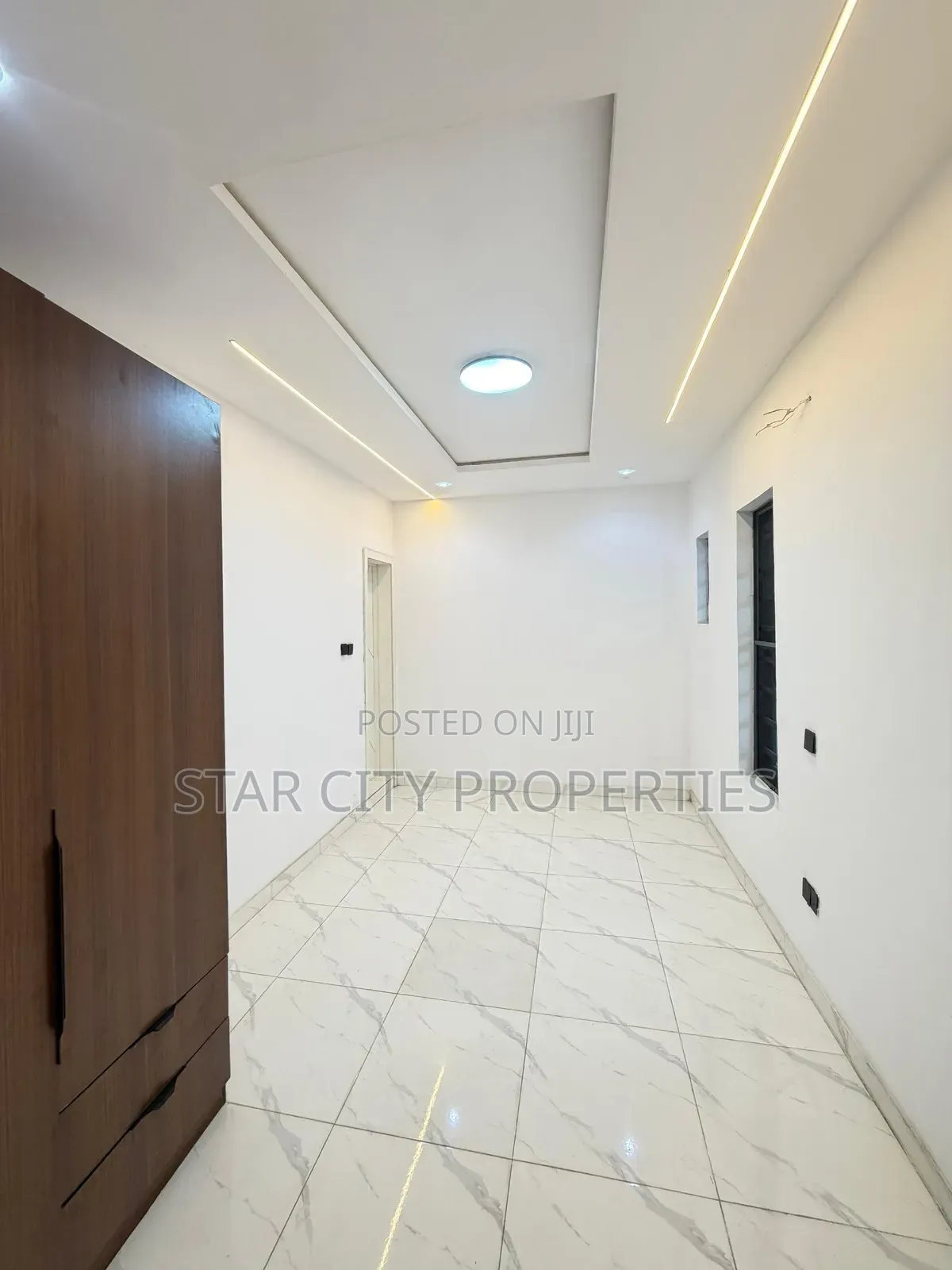 5bdrm Duplex in Omole Ph1 for sale in Omole Phase 1