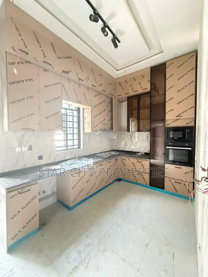 3bdrm Apartment in Awuse, Opebi for sale in Opebi