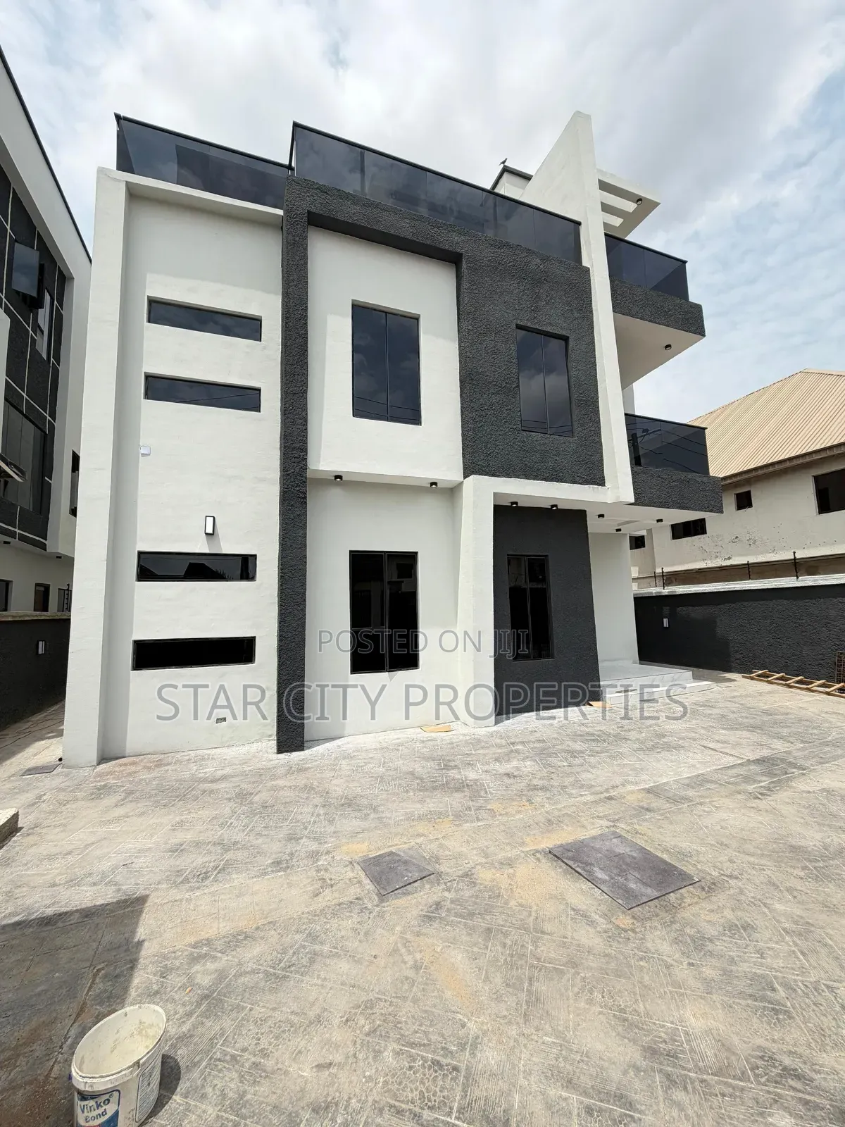 5bdrm Duplex in Omole for sale in Omole Phase 1