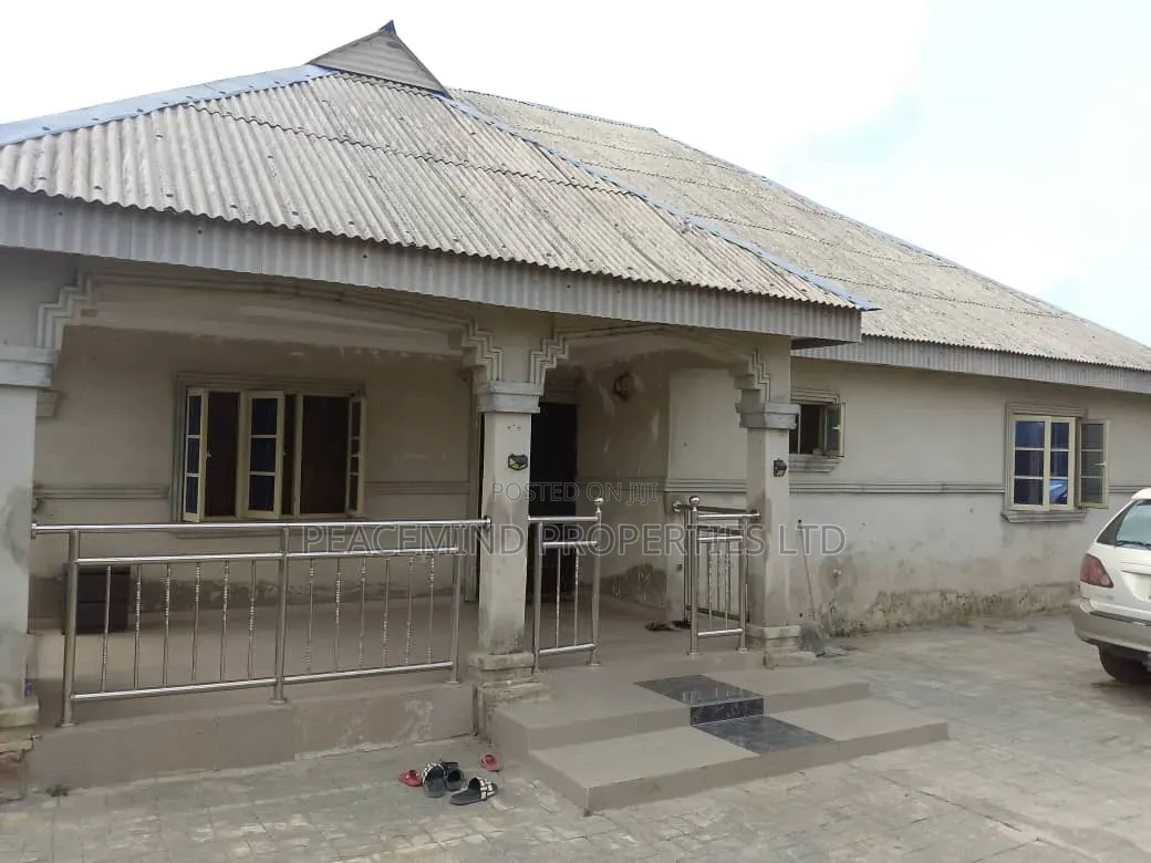 3bdrm Bungalow in Omotosho Estate By, Ifo for sale in Ifo