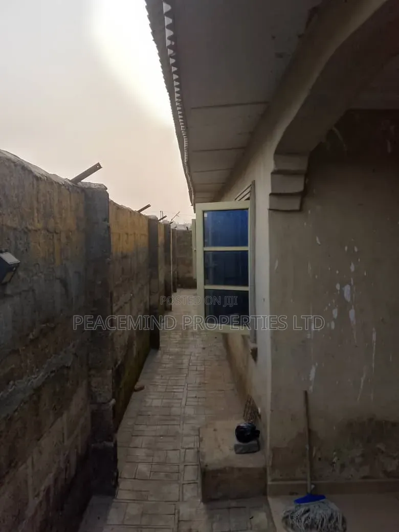 3bdrm Bungalow in Omotosho Estate By, Ifo for sale in Ifo
