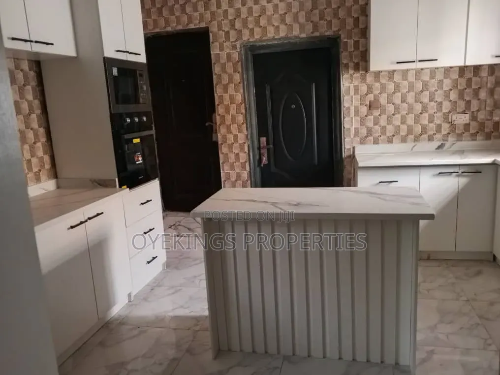 4bdrm Duplex in Oke Ibukun, Oluyole Estate for sale in Oluyole Estate