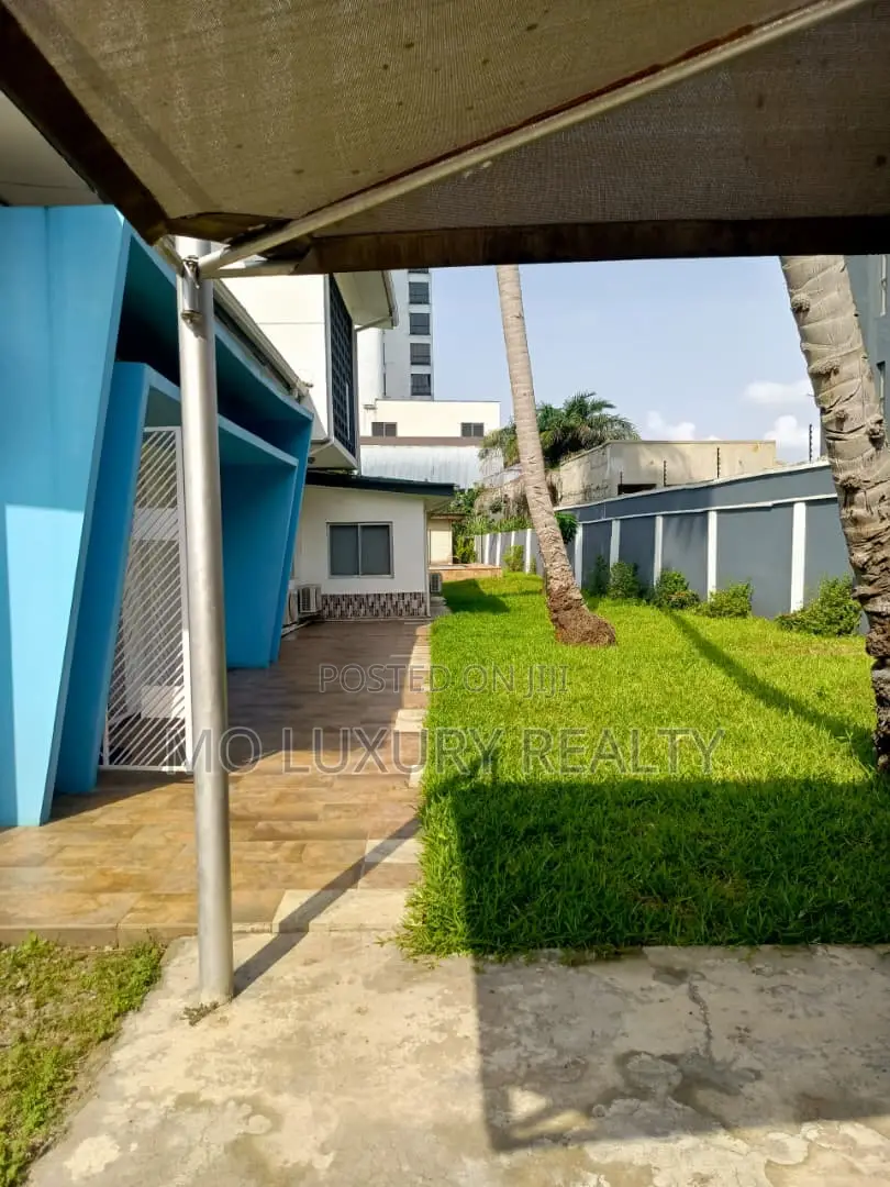 Office Building on 2000sqm for Lease in Victoria Island