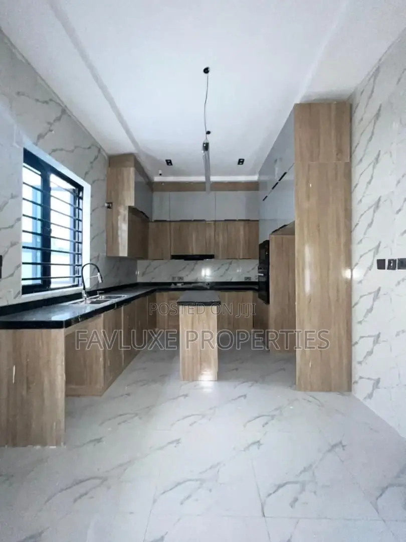 4bdrm Duplex in Lekki Phase 2 for sale in Lekki Phase 2