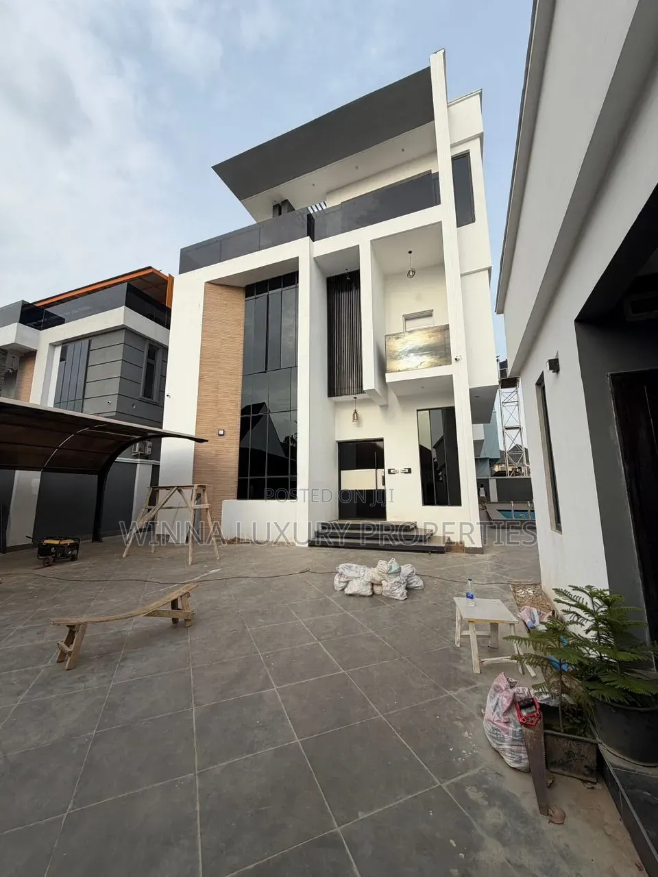 5bdrm Duplex in Apo Resettlement for sale in Apo Resettlement