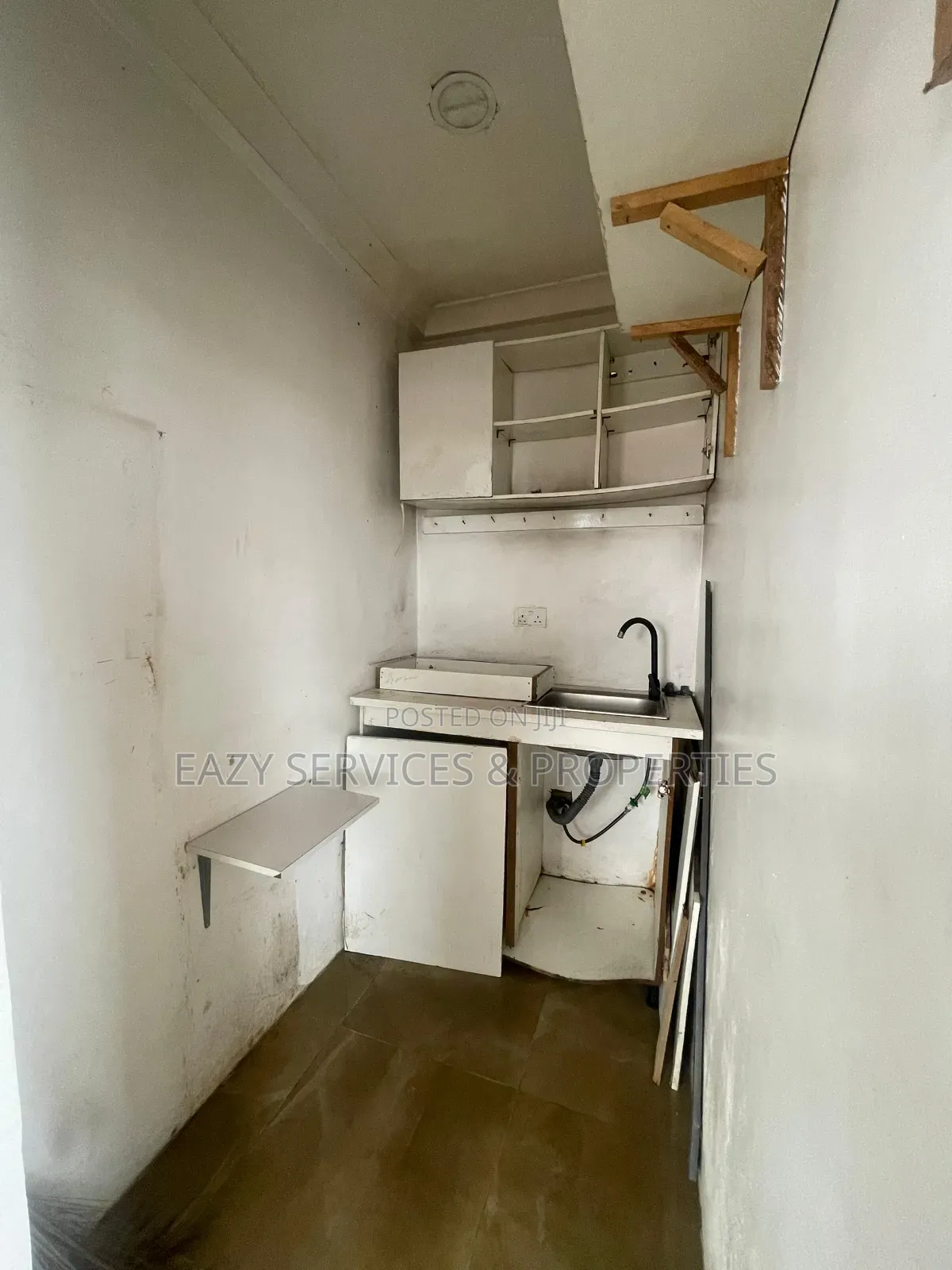 Studio Apartment in Chevy View Estate, Chevron for rent in Chevron