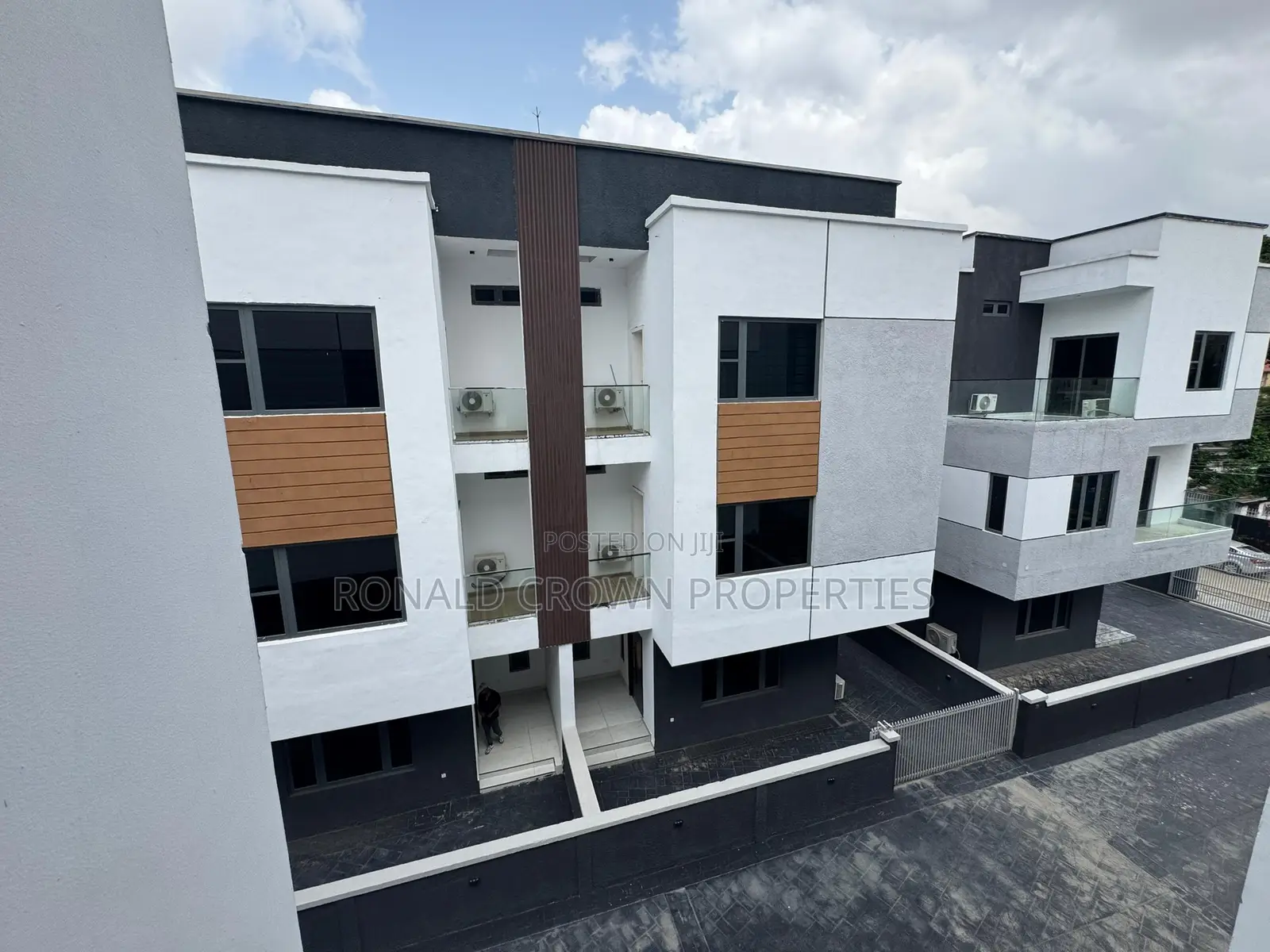 4bdrm Duplex in Adeniyi Jones for sale in Adeniyi Jones