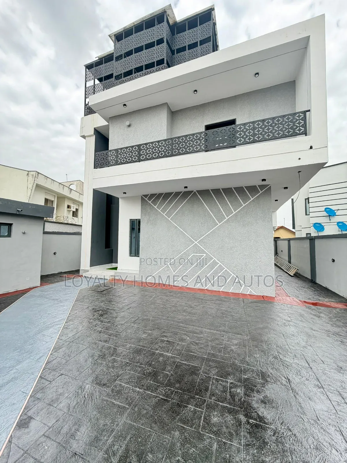 5bdrm House in Omole Phase 1 for sale in Omole Phase 1