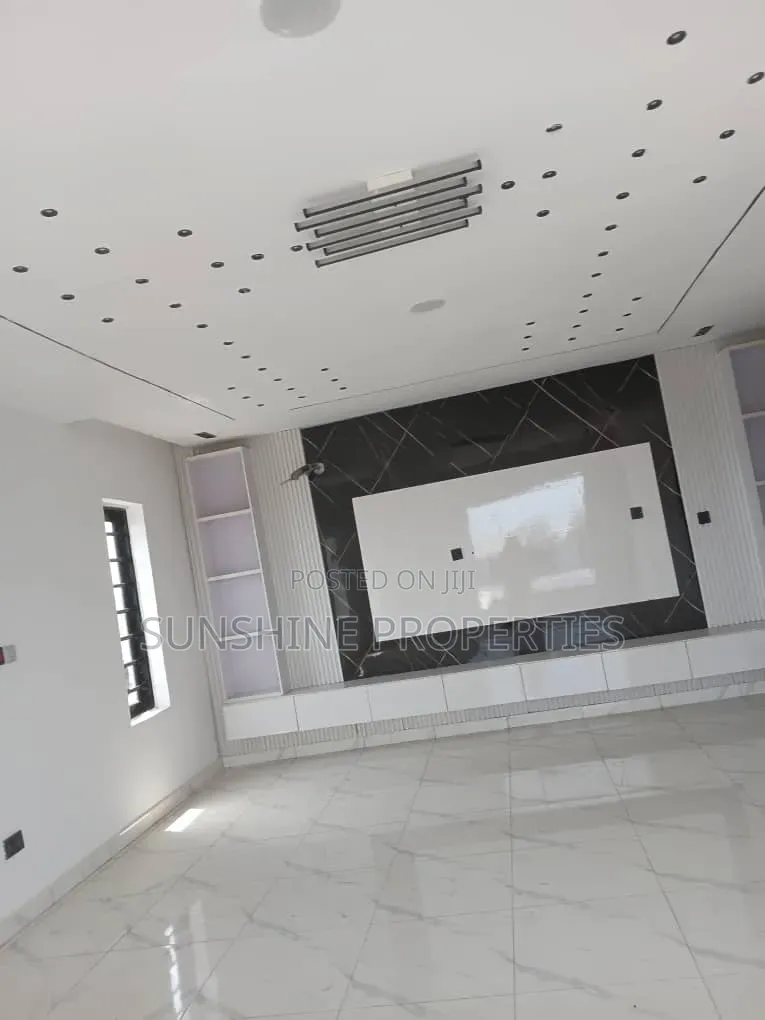 5bdrm Duplex in Lekki Expressway for sale in Lekki Expressway