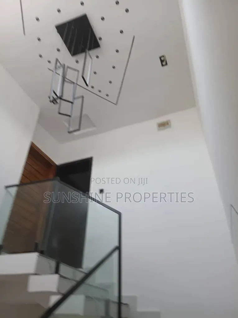 5bdrm Duplex in Lekki Expressway for sale in Lekki Expressway