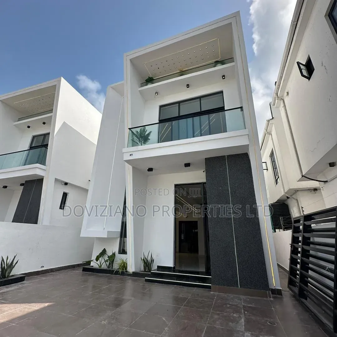 4bdrm Duplex in Ikota for sale in Ikota