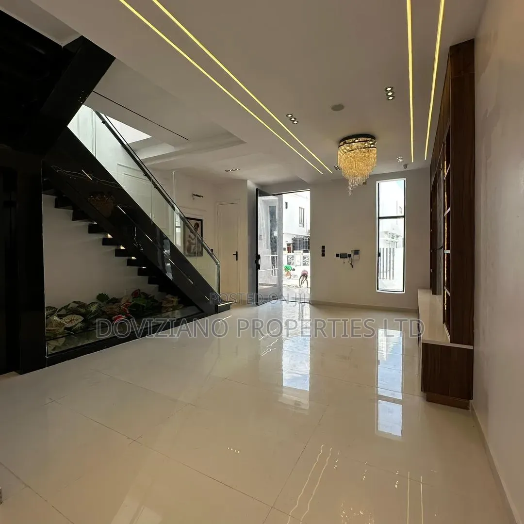4bdrm Duplex in Ikota for sale in Ikota
