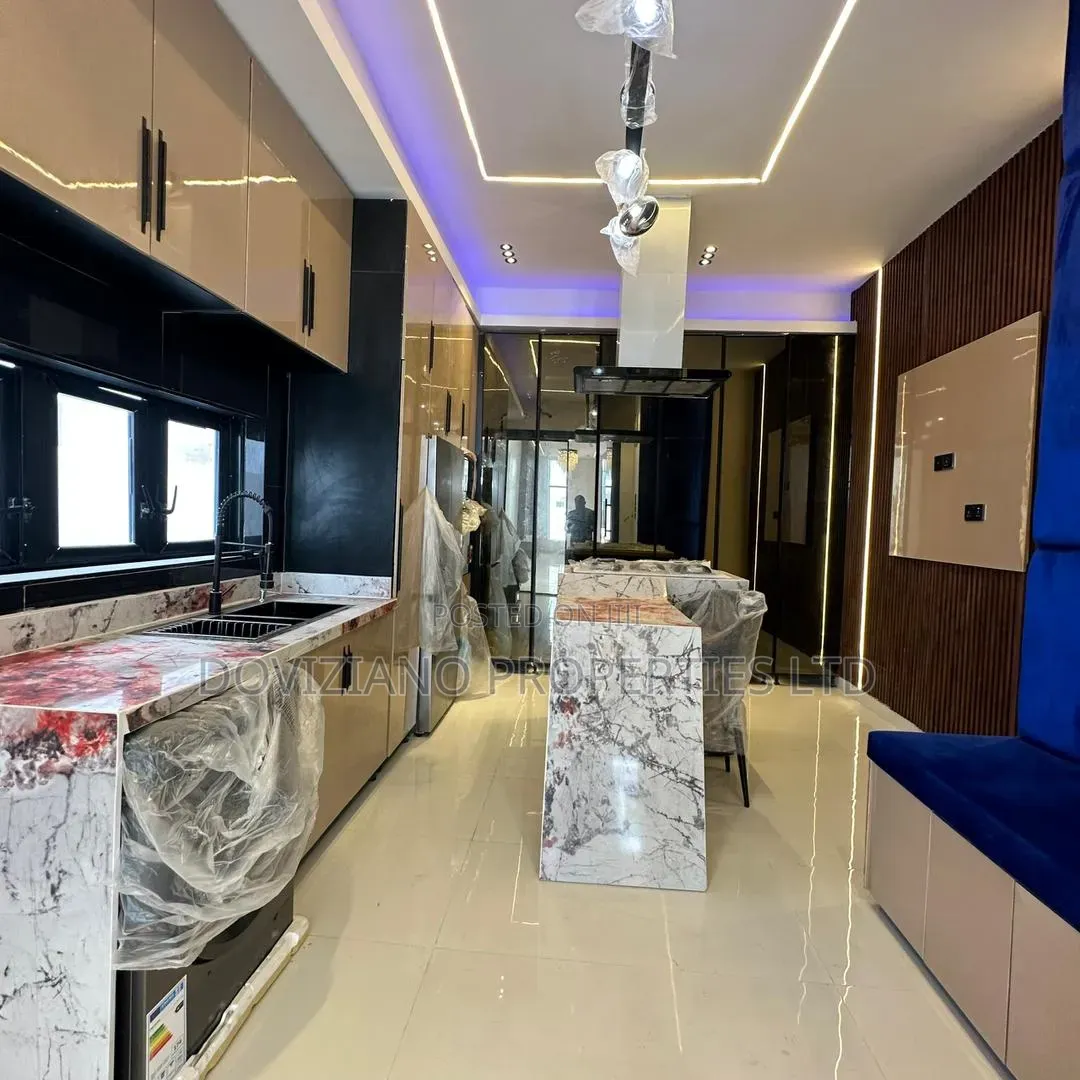 4bdrm Duplex in Ikota for sale in Ikota