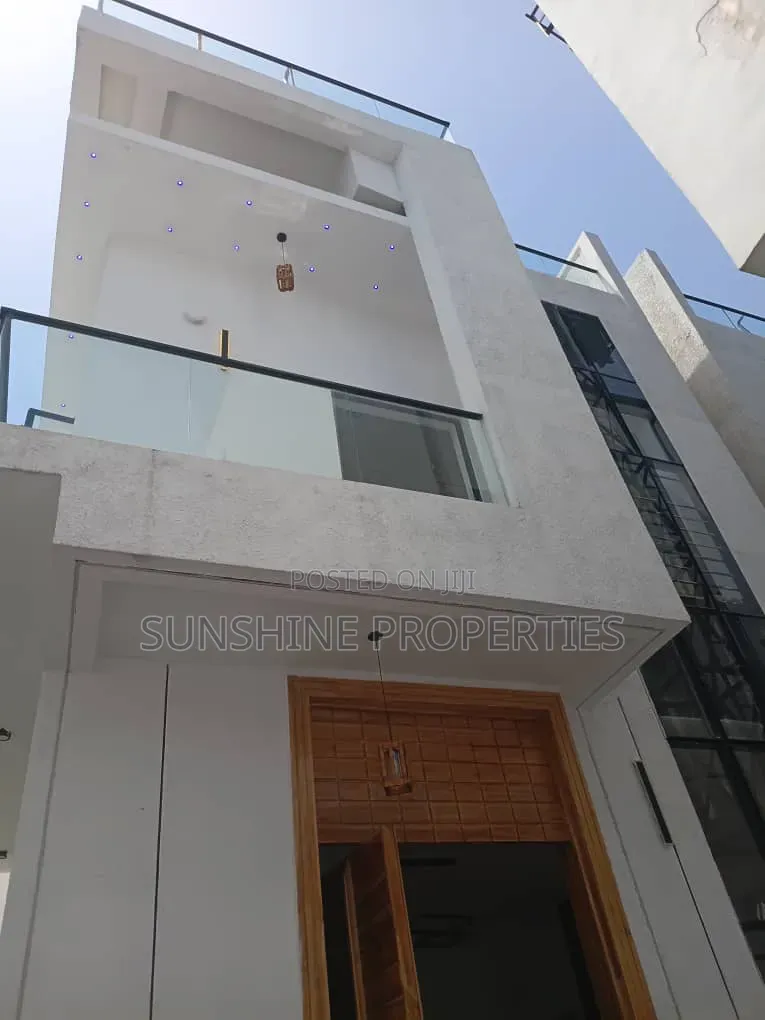 5bdrm Duplex in Lekki Expressway for sale in Lekki Expressway