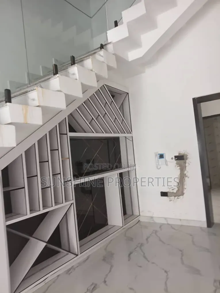 5bdrm Duplex in Lekki Expressway for sale in Lekki Expressway