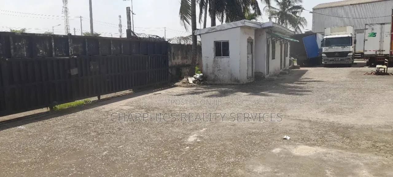 1,800 Square Metres Warehouse With Office at Oshodi Apapa Expressway in Oshodi Expressway