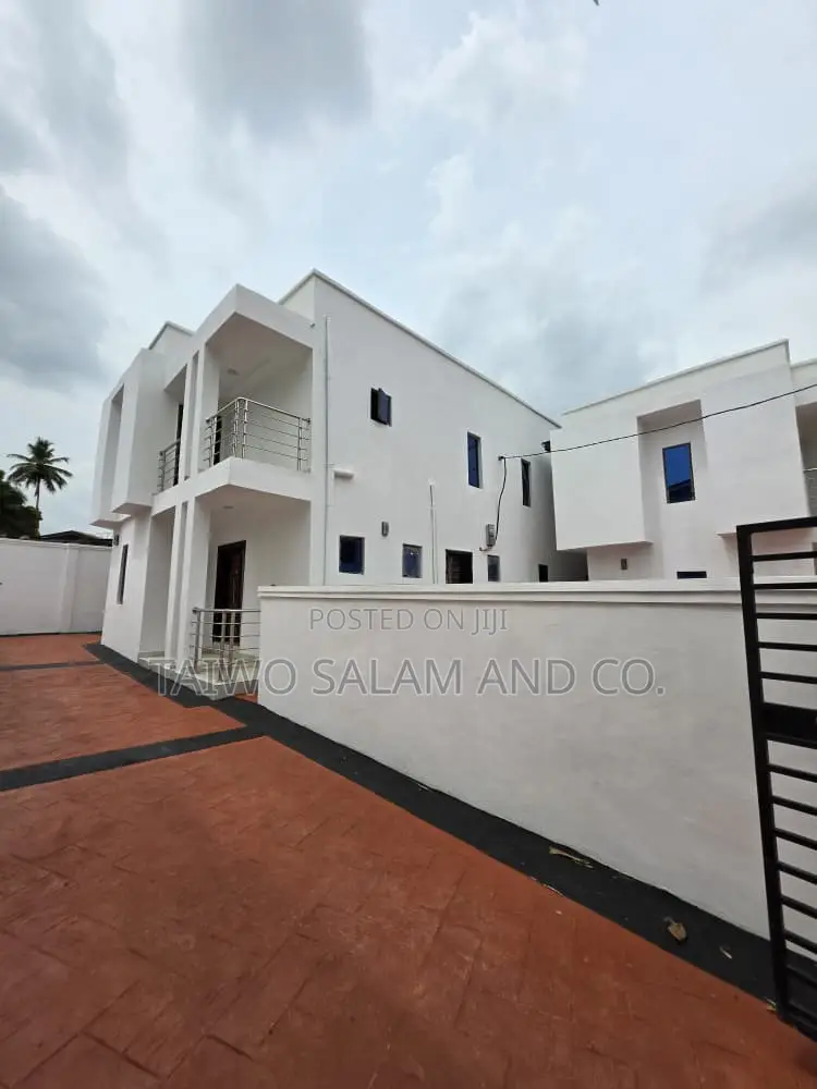 4bdrm Duplex in Agodi for sale in Agodi