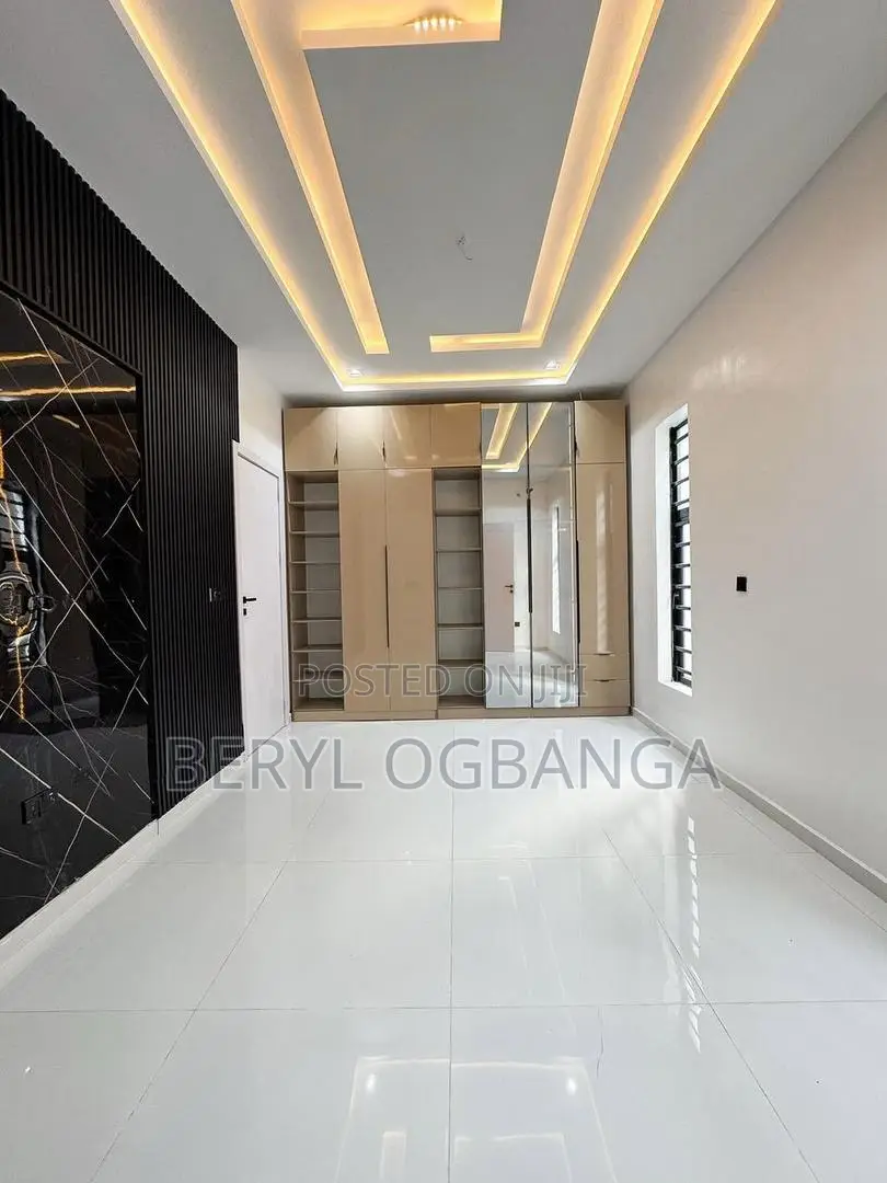 5bdrm Duplex in Lekki Expressway for sale in Lekki Expressway