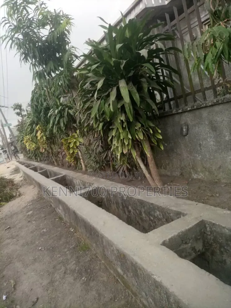 5bdrm Bungalow in Alatishe Road, Awoyaya for sale in Awoyaya