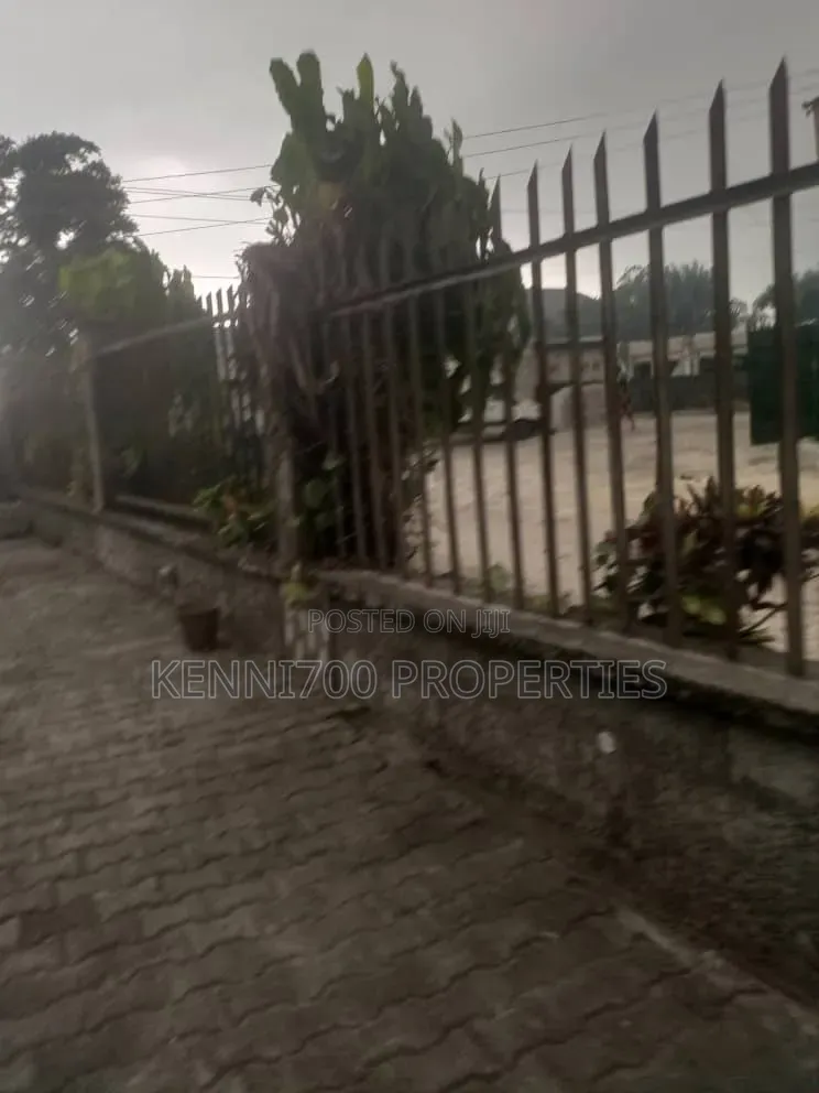 5bdrm Bungalow in Alatishe Road, Awoyaya for sale in Awoyaya