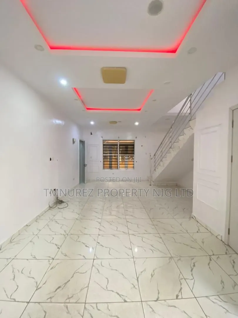 5bdrm Duplex in Ikota Lekki, Chevron for rent in Chevron
