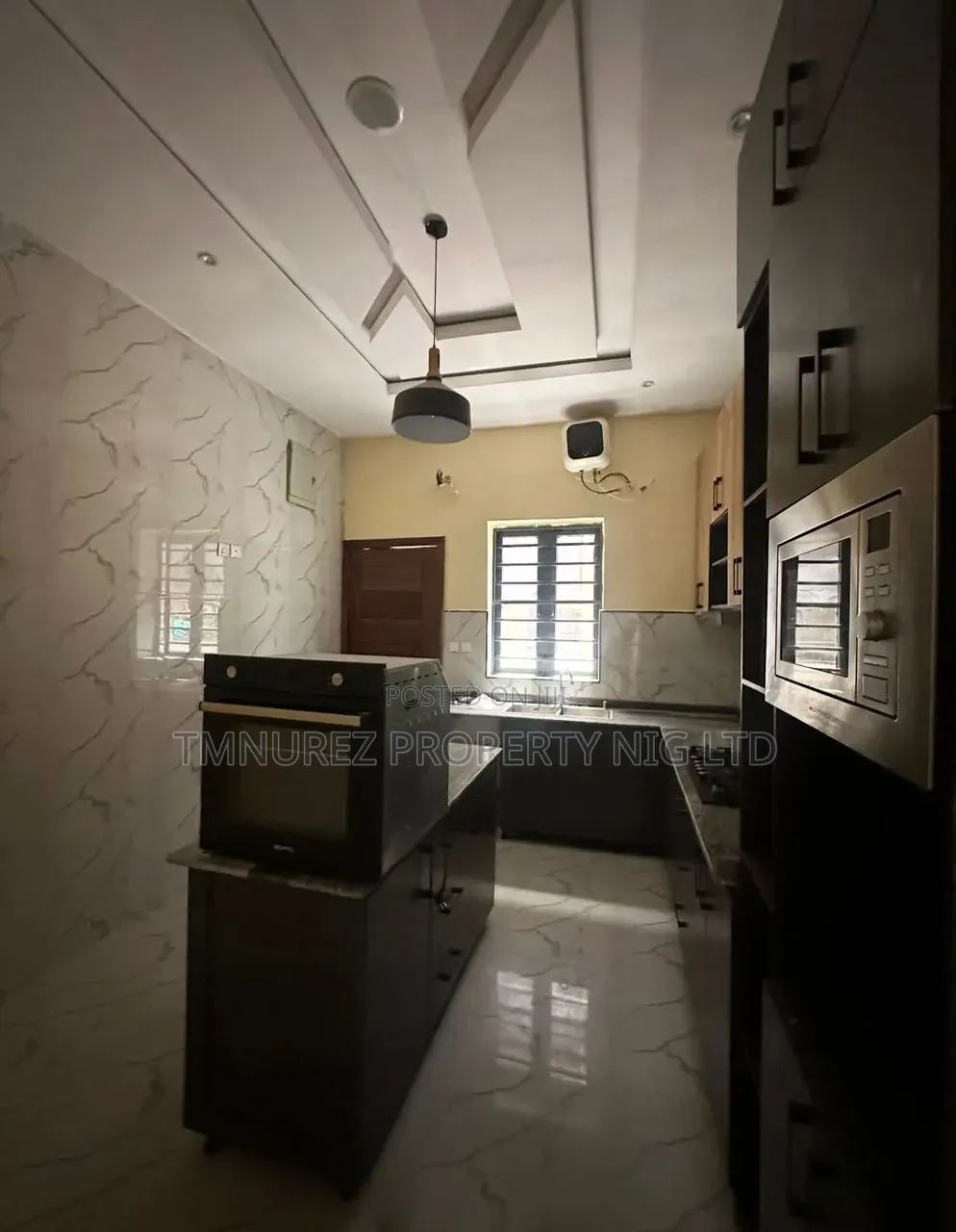 4bdrm Duplex in Chevron for rent in Chevron