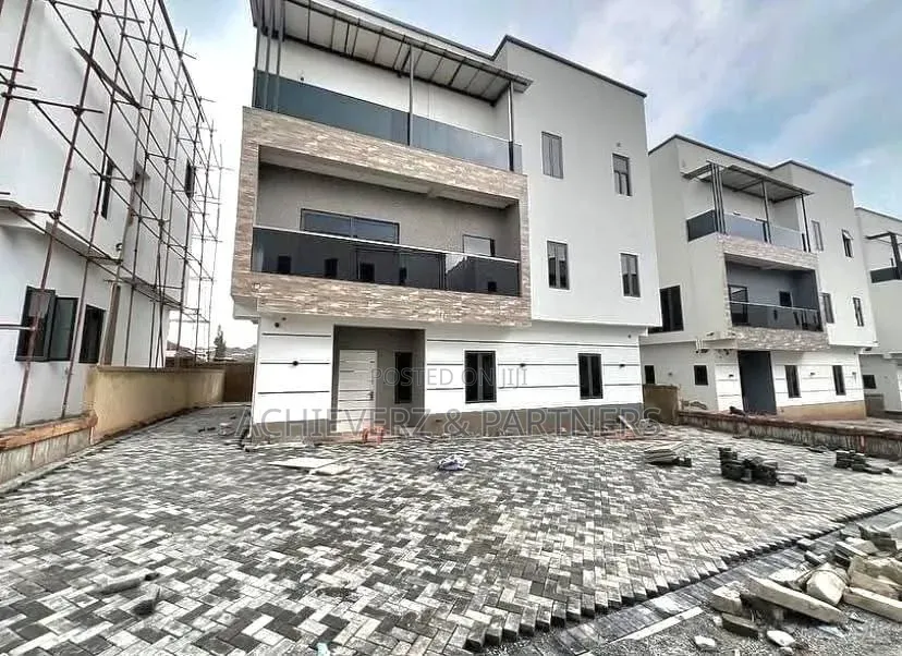 5bdrm Duplex in Guzape District for sale in Guzape District