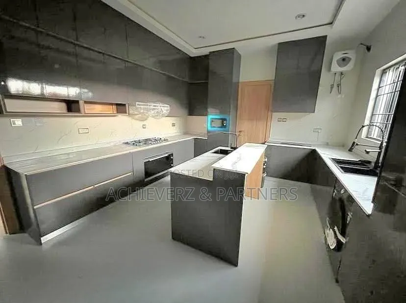 5bdrm Duplex in Guzape District for sale in Guzape District