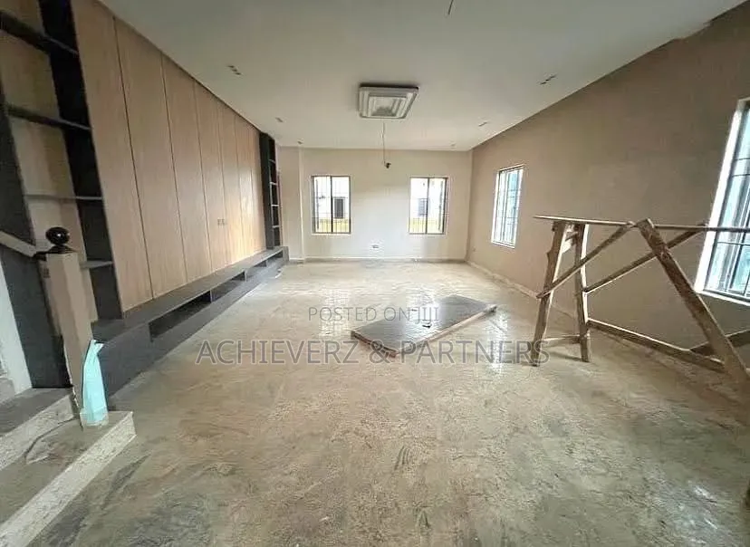 5bdrm Duplex in Guzape District for sale in Guzape District