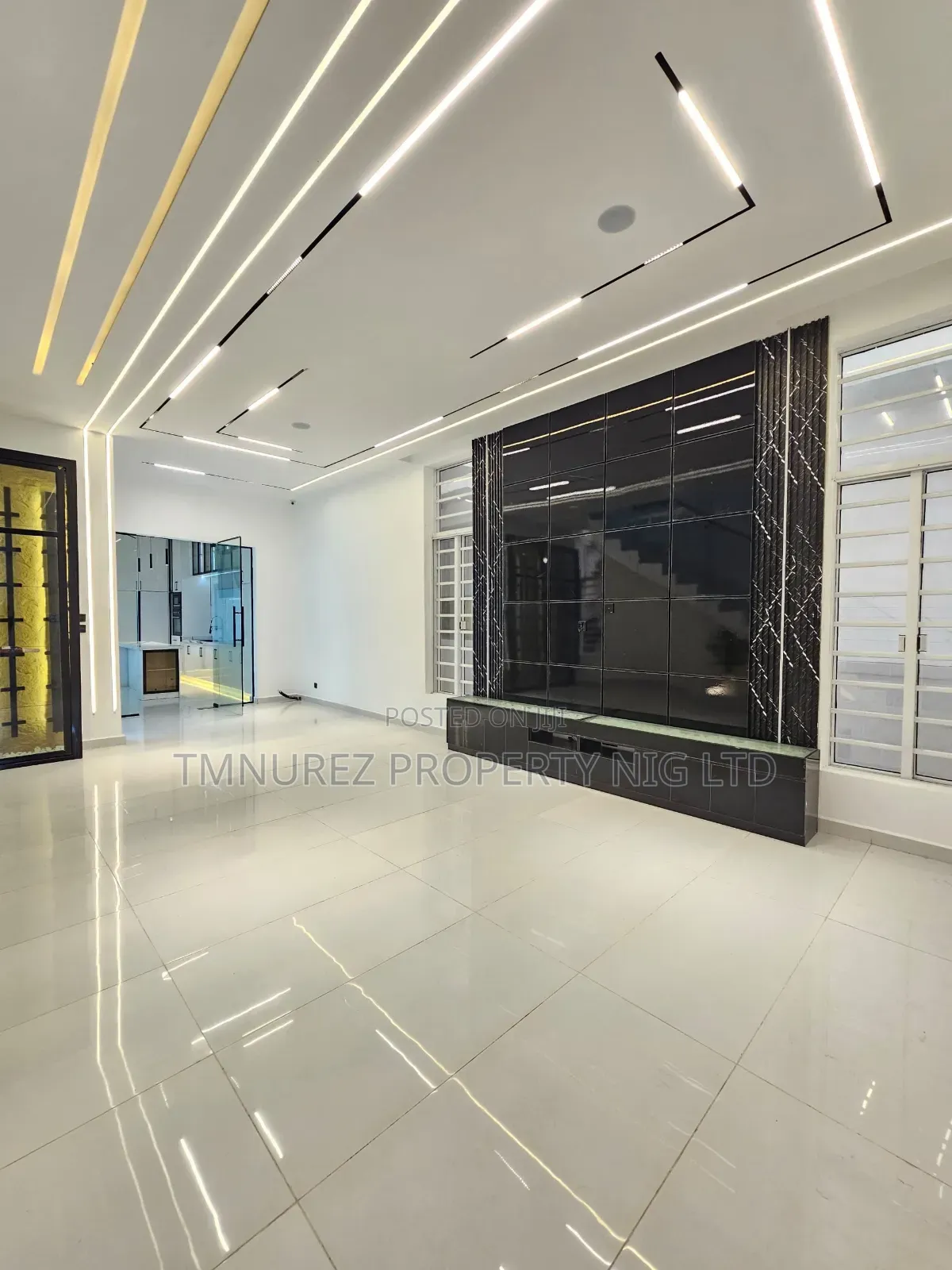 5bdrm Duplex in Ologolo for sale in Ologolo