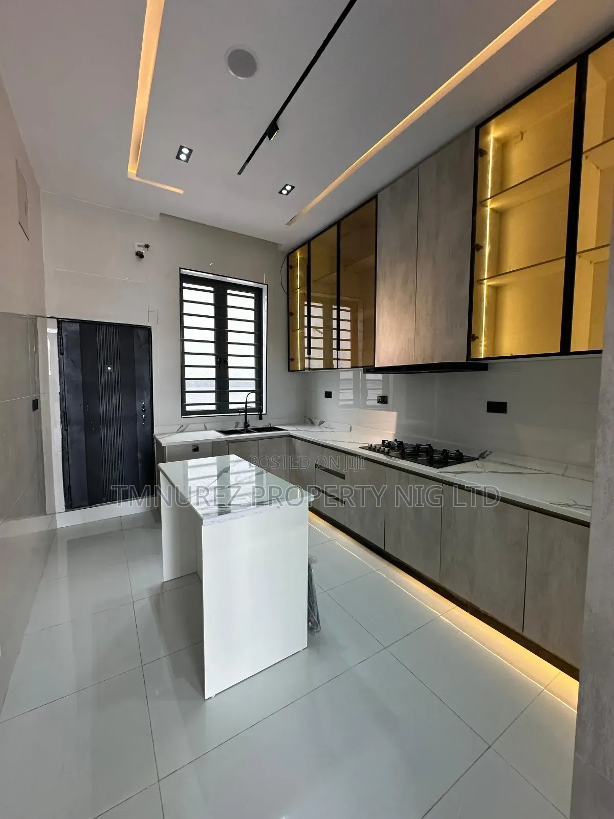 4bdrm Duplex in Ikota for sale in Ikota