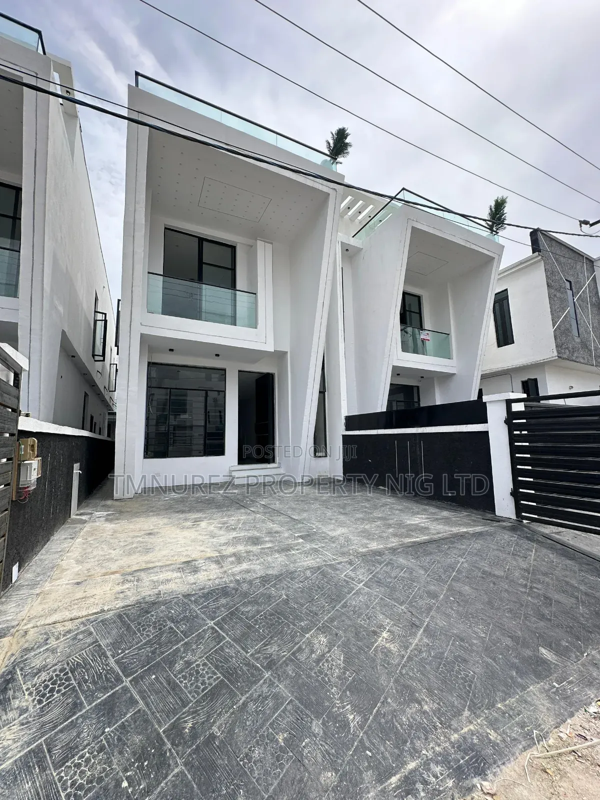 4bdrm Duplex in Ikota for sale in Ikota