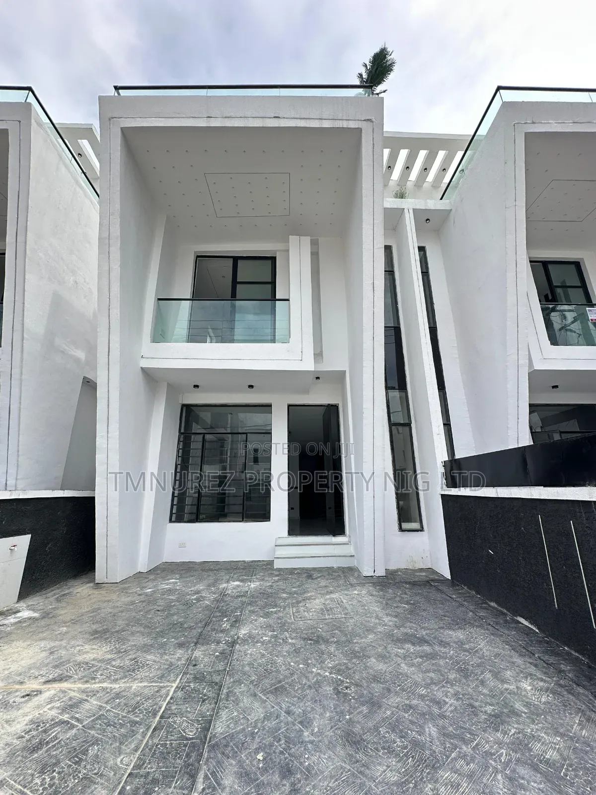 4bdrm Duplex in Ikota for sale in Ikota