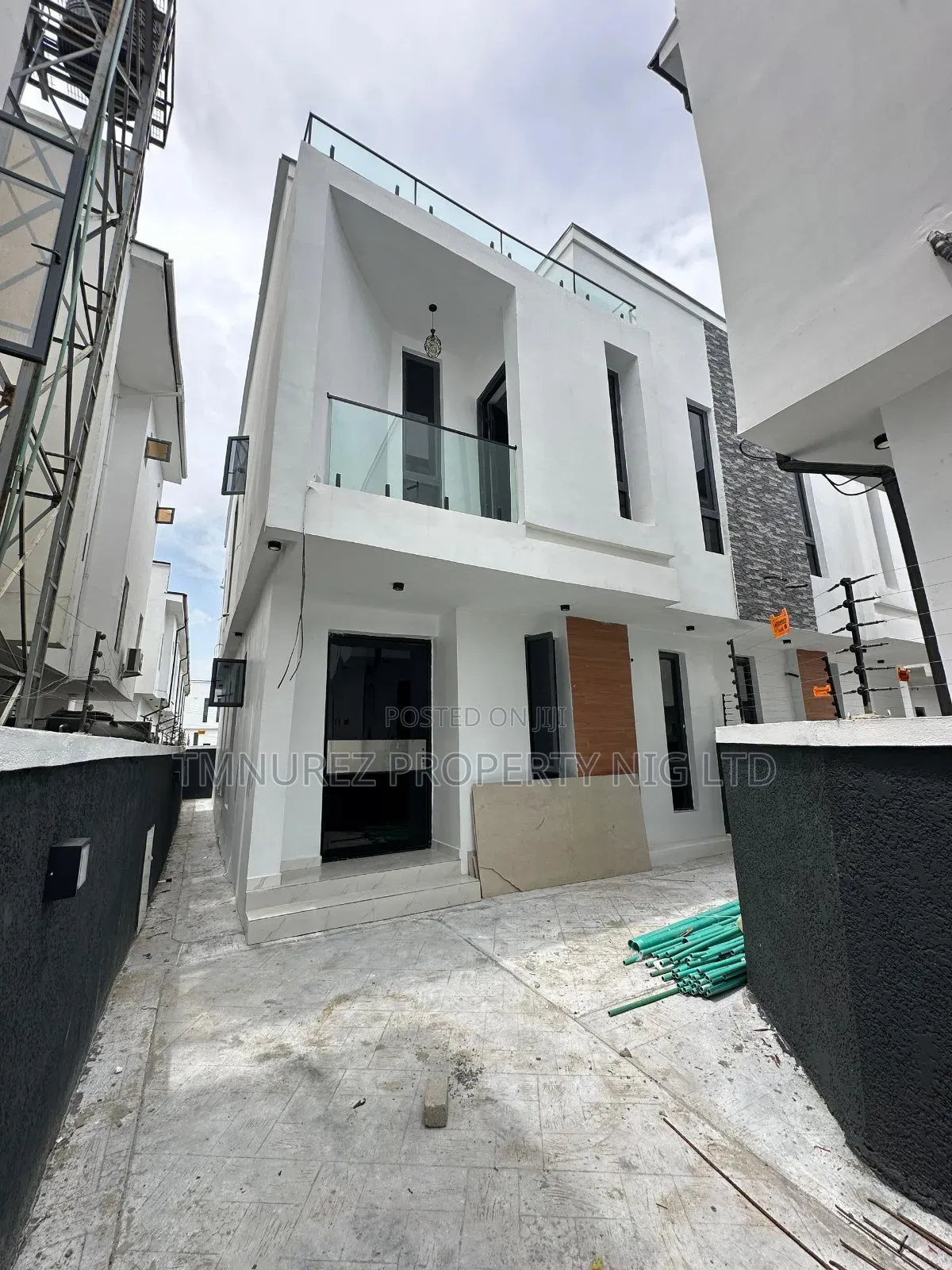 4bdrm Duplex in Ikota for sale in Ikota