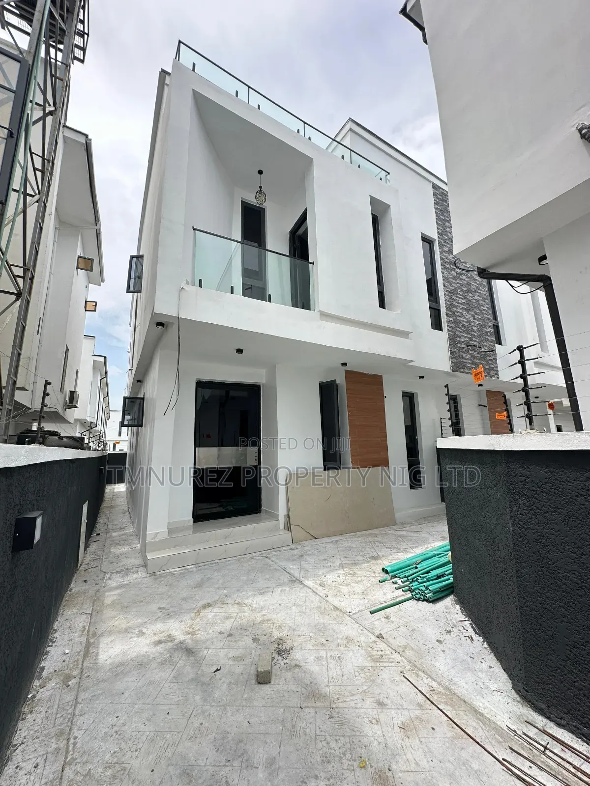 4bdrm Duplex in Ikota for sale in Ikota