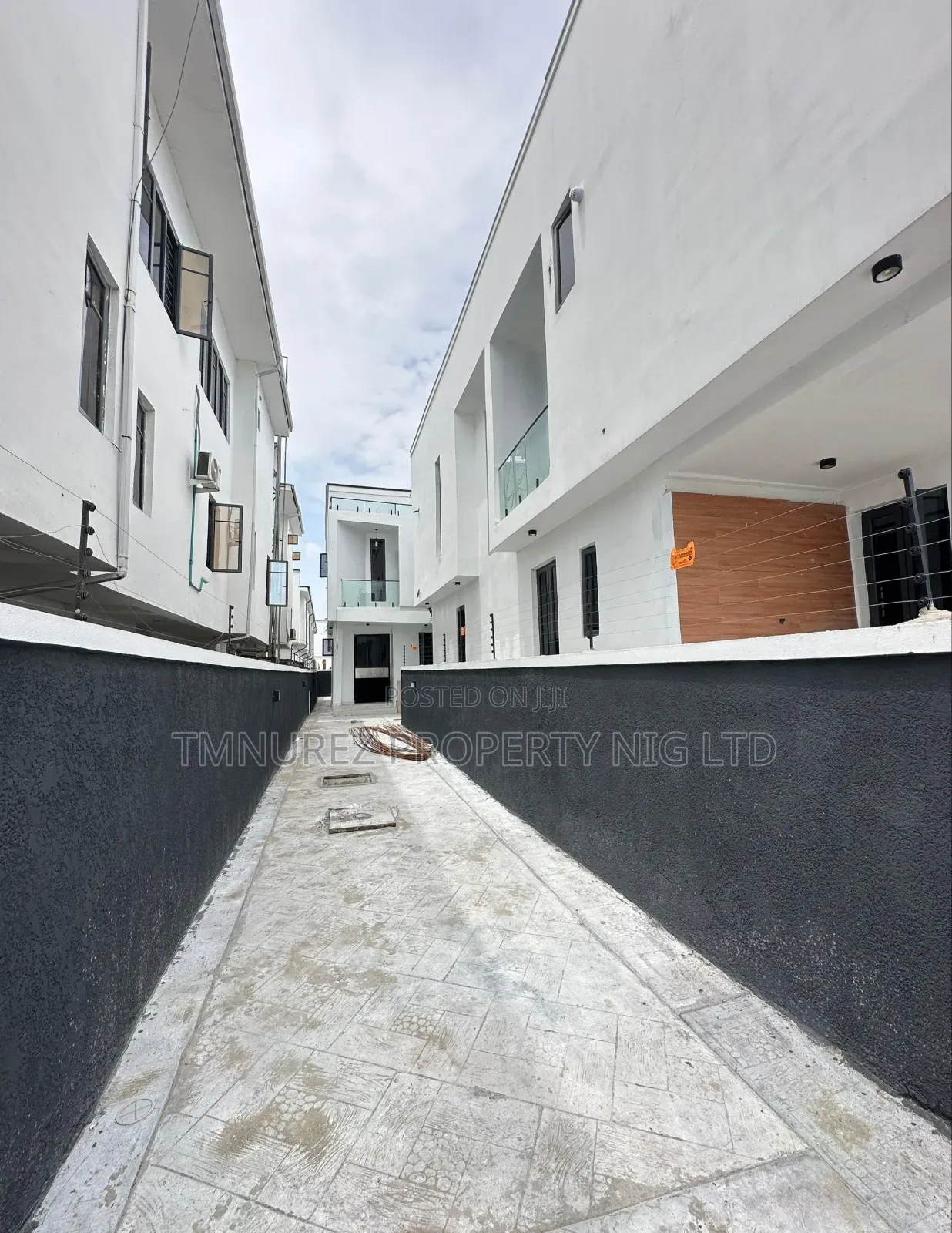 4bdrm Duplex in Ikota for sale in Ikota