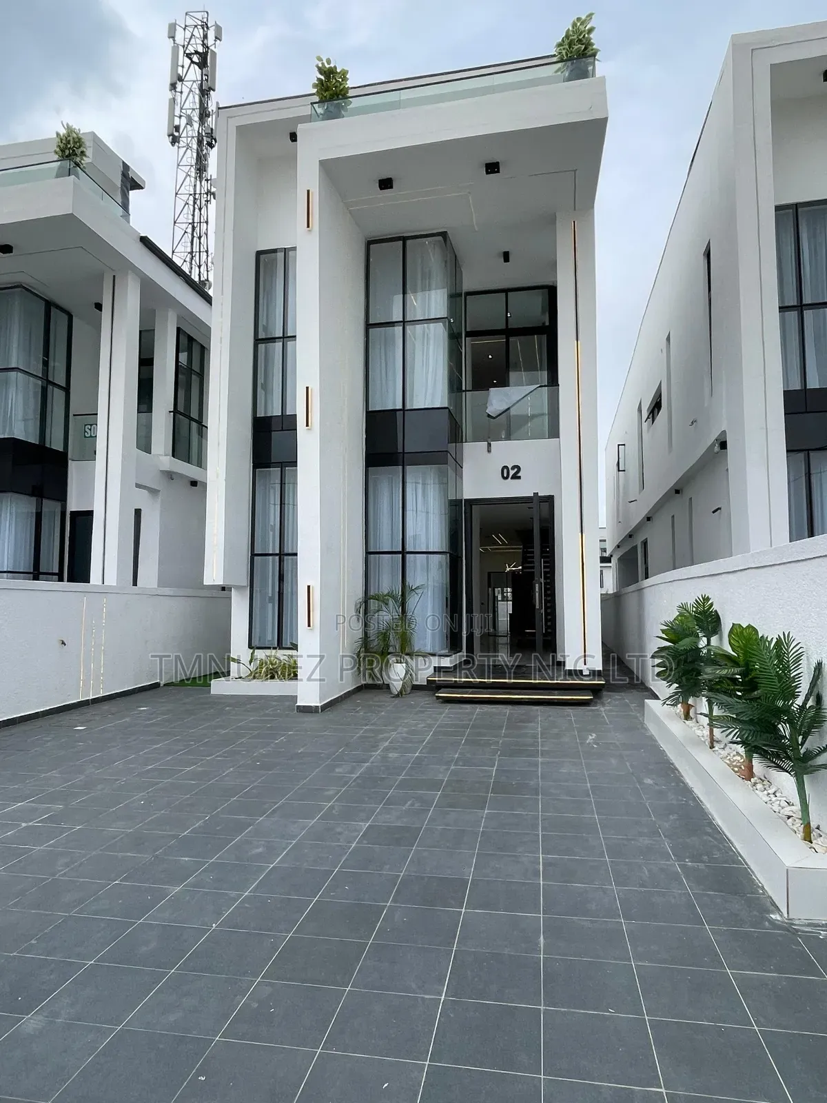 5bdrm Duplex in Ikota for sale in Ikota