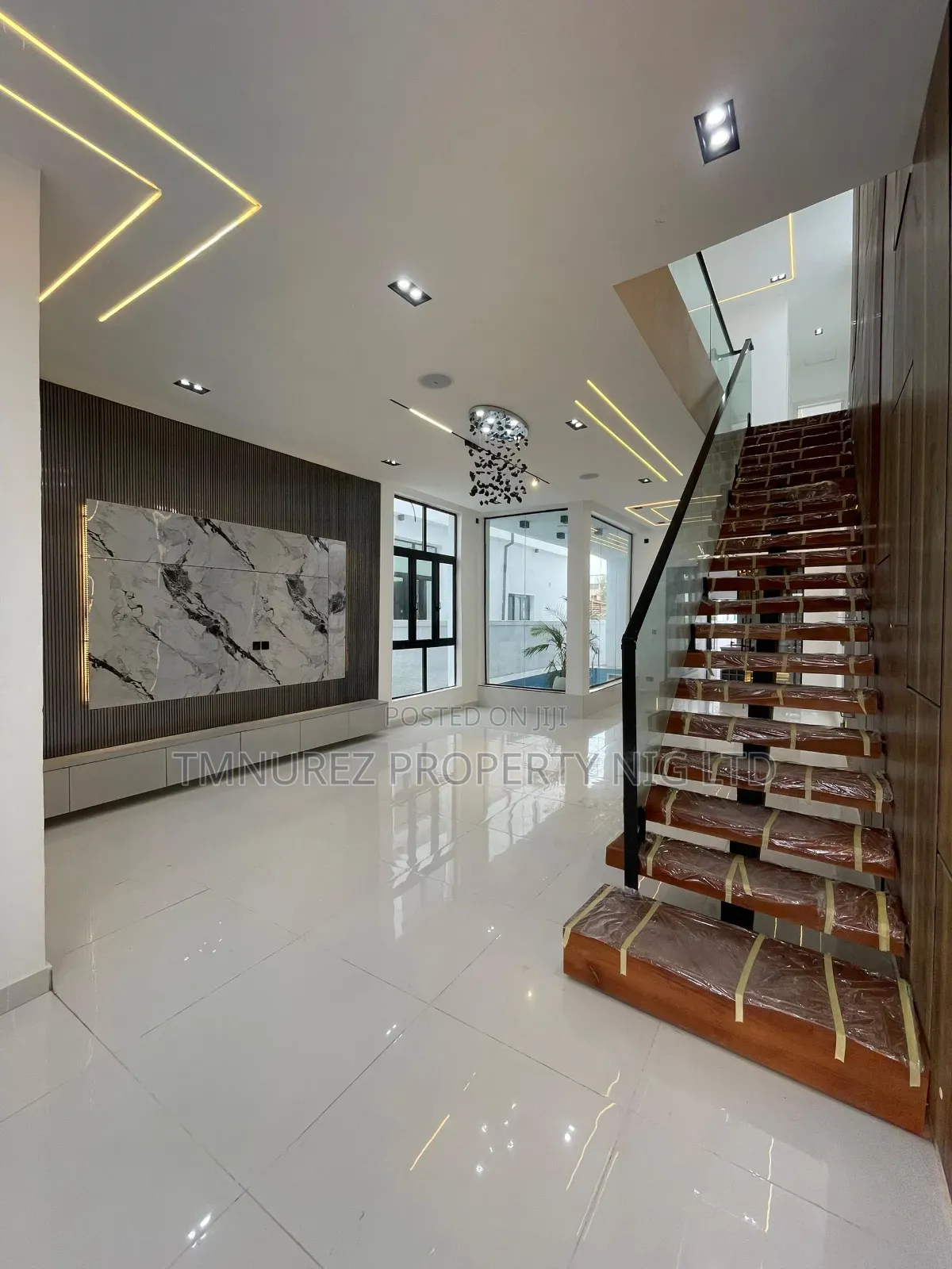 5bdrm Duplex in Ikota for sale in Ikota