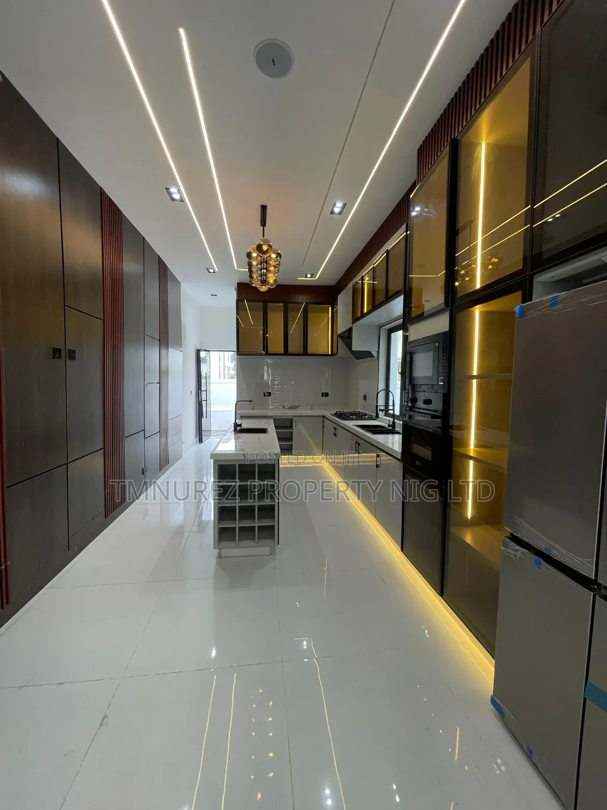 5bdrm Duplex in Ikota for sale in Ikota